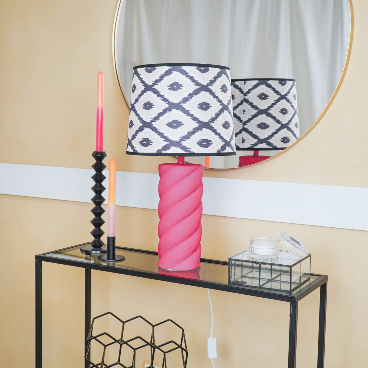 Tischlampe - Gedrehter Speck - Keramik - Neonpink - 12x12x28cm