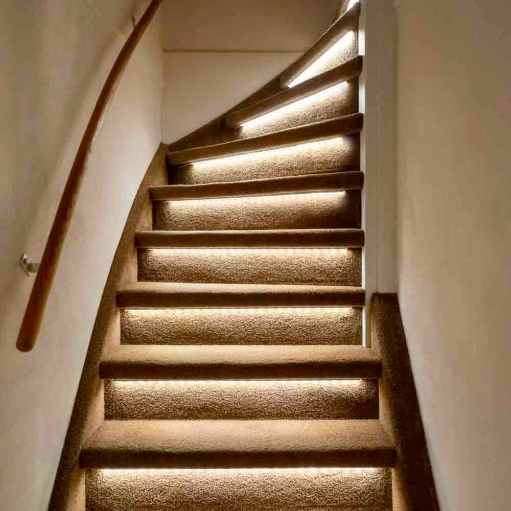 LED's Light Komplettes LED-Treppenbeleuchtungsset - 15 Stufen x 80 cm - Länge verstellbar - Kaltweißes Licht