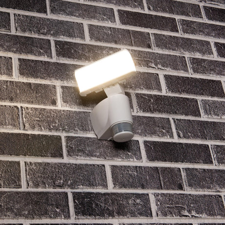 LED's Light LED Floodlight with Sensor - Automatic Motion Tracking - White