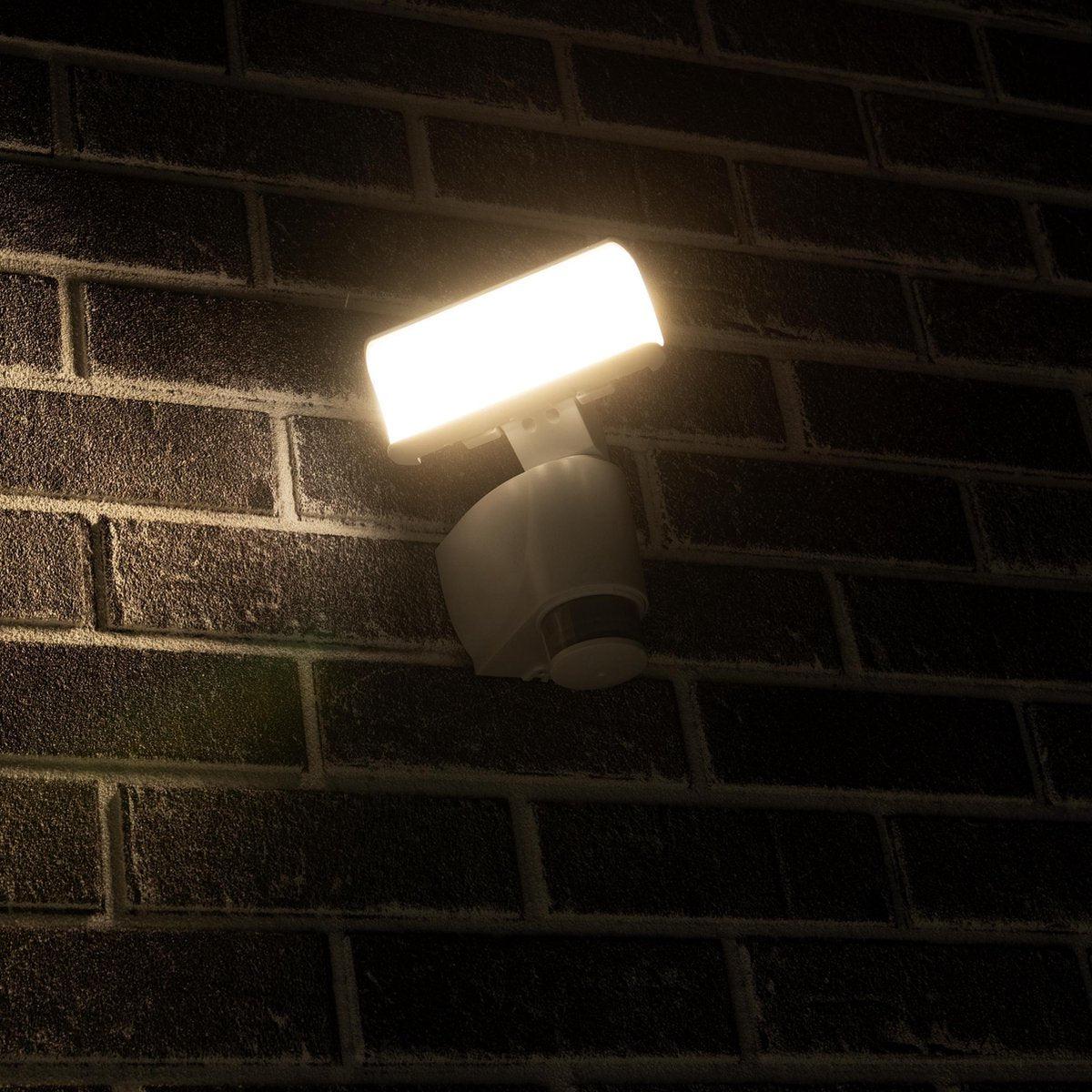 LED-Wandleuchte, 1100 Lumen, 18 W, kaltweiß (4000 K), mit Bewegungsmelder und Körpererkennung, Schutzart IP44, weiß