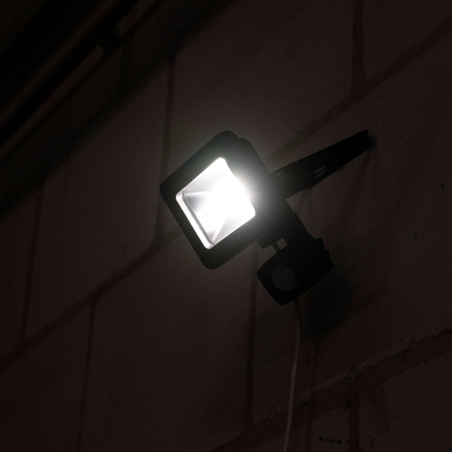 LED-Flutlicht 1100 - Mit Licht- und Bewegungssensor - Innen & Außen - 10W - Schwarz