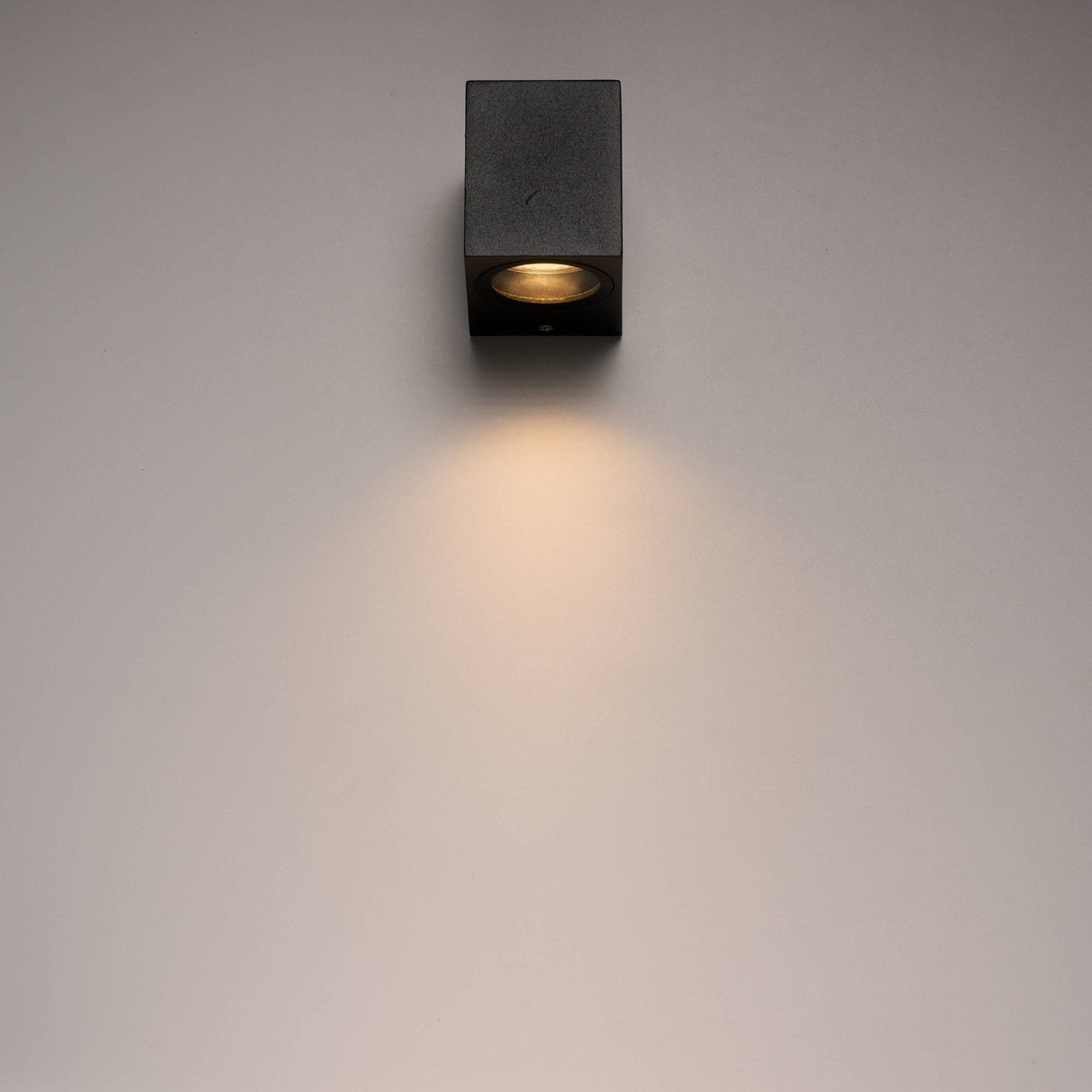 NØRD Down - LED's Light LED-Wandleuchte für den Außenbereich mit GU10-Fassung - Quadratisch - IP44 - Schwarz - Modell Rome