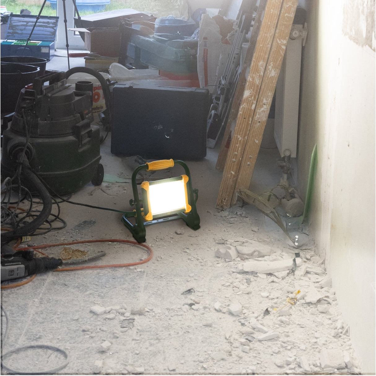 LED-Arbeitsleuchte, 3900 Lumen, 30 W, Kaltweiß (4000 K), faltbar, Schutzart IP65, IK08, 3 m Kabel