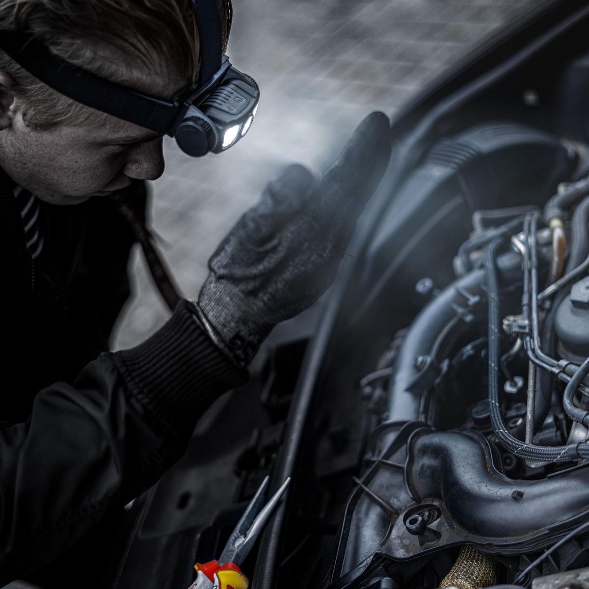 Professional LED Headlamp with rechargeable battery and zoom function - Rechargeable - IP44 - Dimmable - 250 lm