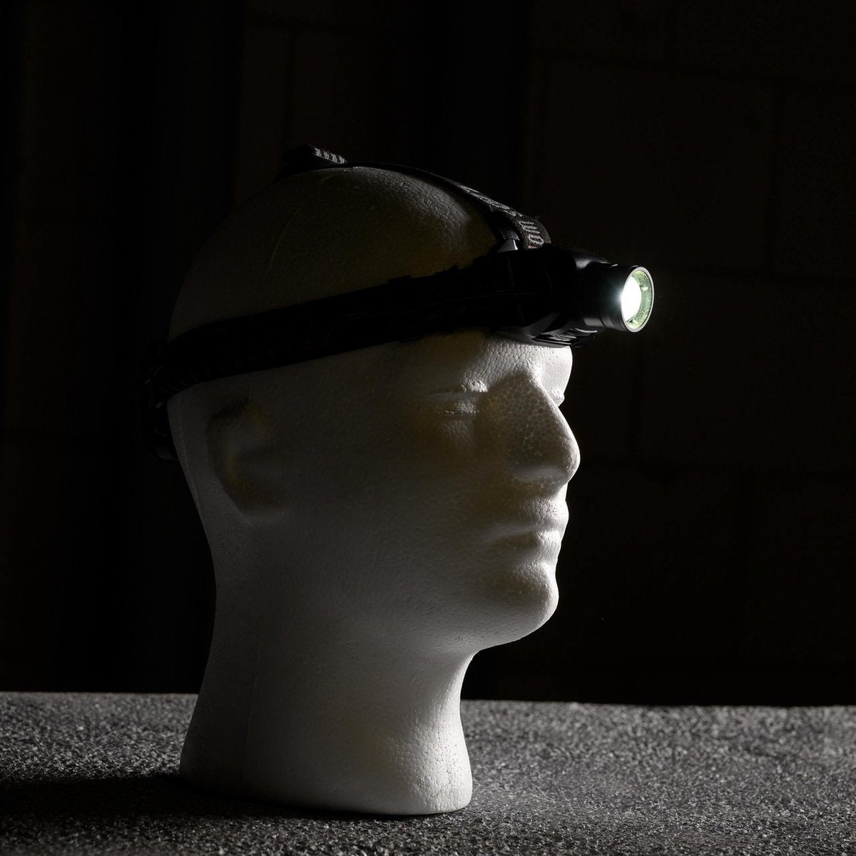 LED-Stirnlampe, kaltweiß (5000 K), dimmbar, 400 Lumen, wasserdicht (IP44), Zoomfunktion