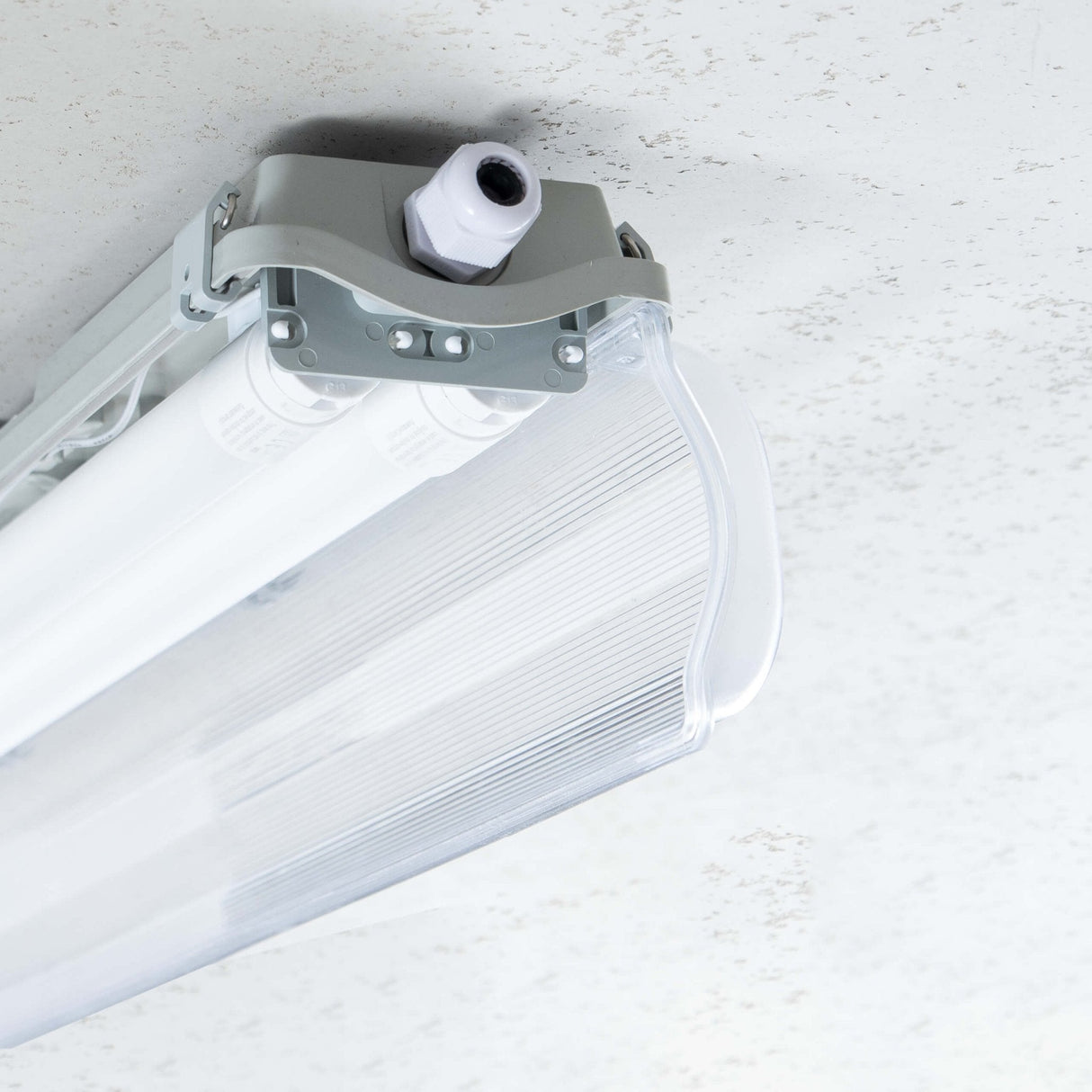 Proventa dubbele LED TL verlichting 60 cm – Incl. 2 LED TL buizen – IP65 waterdicht – 2160 lumen