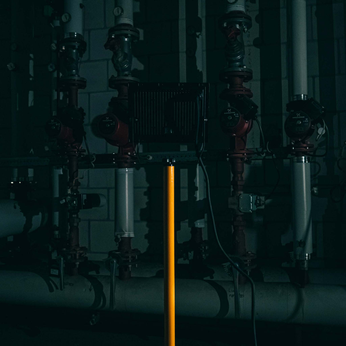 LED-Arbeitsleuchte mit Stativ, 4250 Lumen, 50 W, Kaltweiß (4000 K), Schutzart IP54, verstellbar bis 120 cm