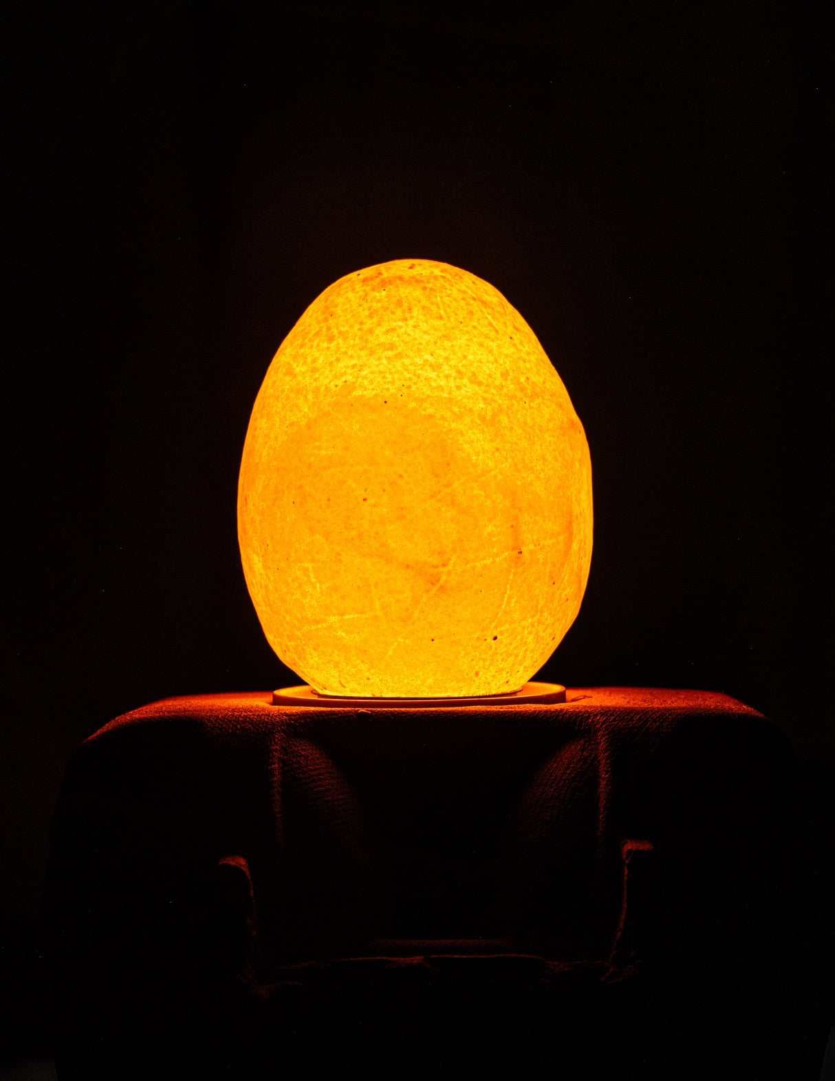 Special edition LED lamp in eivorm met warme oranje gloed voor sfeervolle verlichting