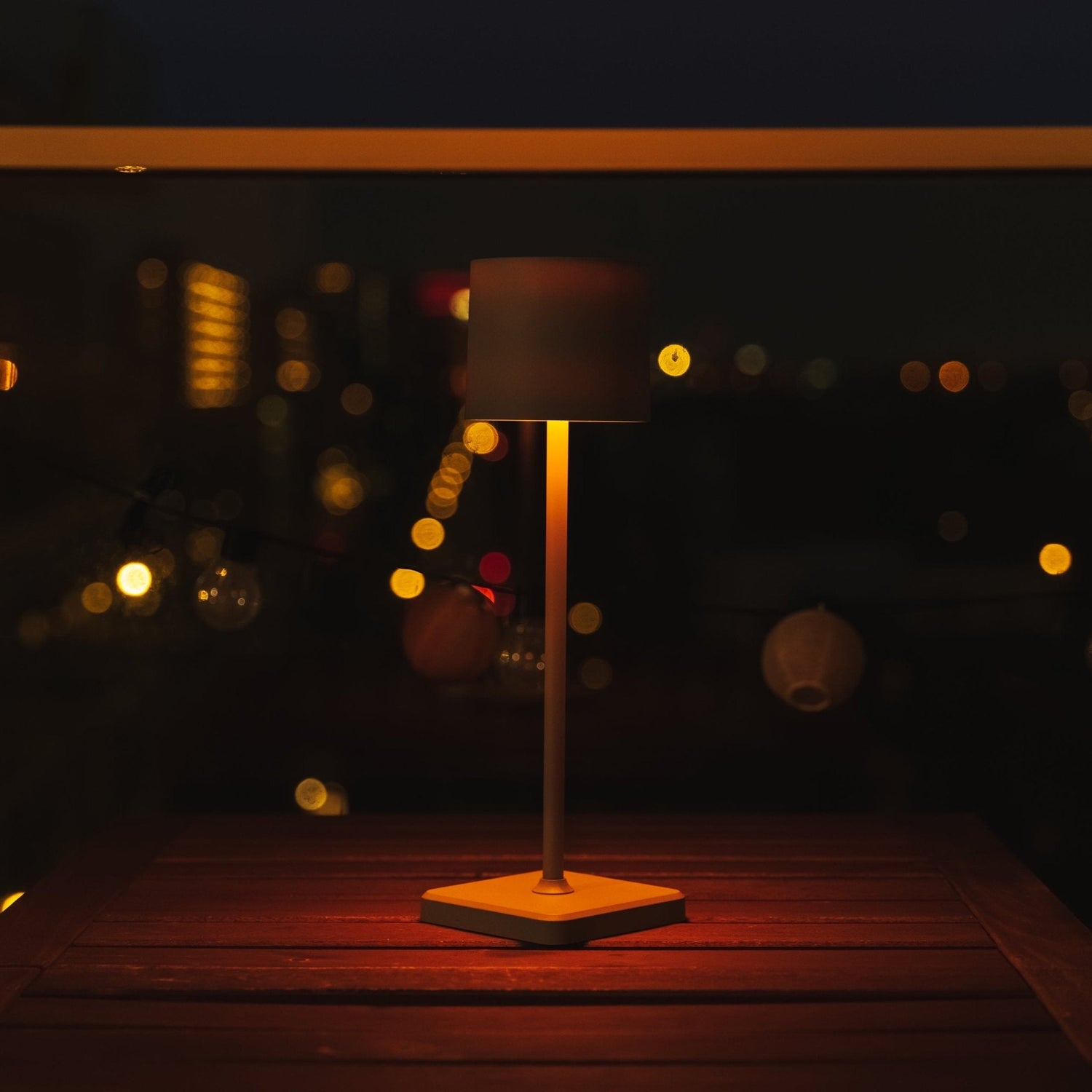 TouchDim wiederaufladbare LED-Tischlampe – Dimmbar durch Berührung – Innen und Außen – Grau