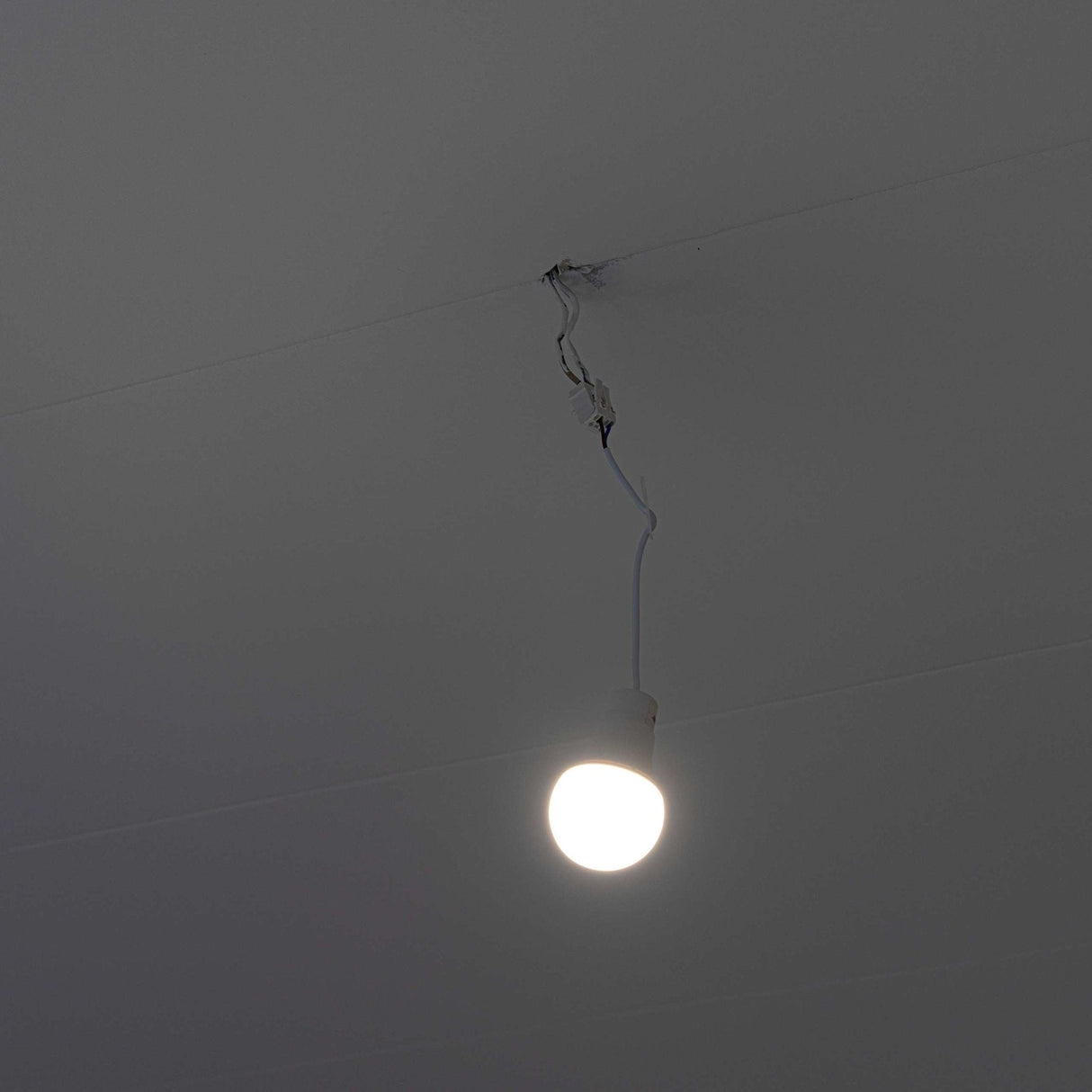 Bewegliche E27-Fassung mit LED-Lampe – Besonders helles Licht – 1055 Lumen – Lampenfassung