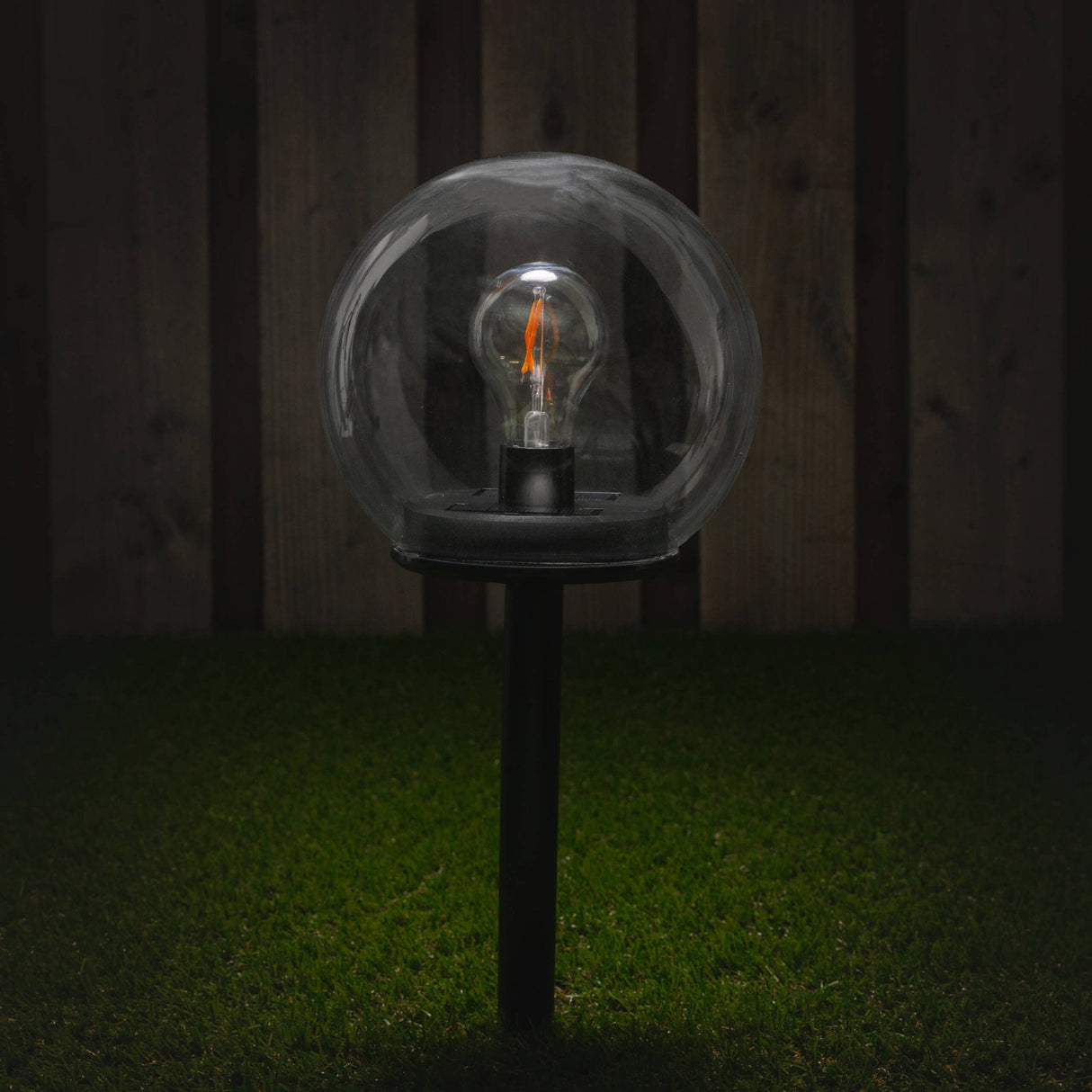 Vintage Solar-Erdspießleuchte mit Sensor - Automatisches Ein-/Ausschalten - Warmweißes Licht - IP44 - 54 cm