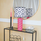 Tischlampe - Gedrehter Speck - Keramik - Neonpink - 12x12x28cm