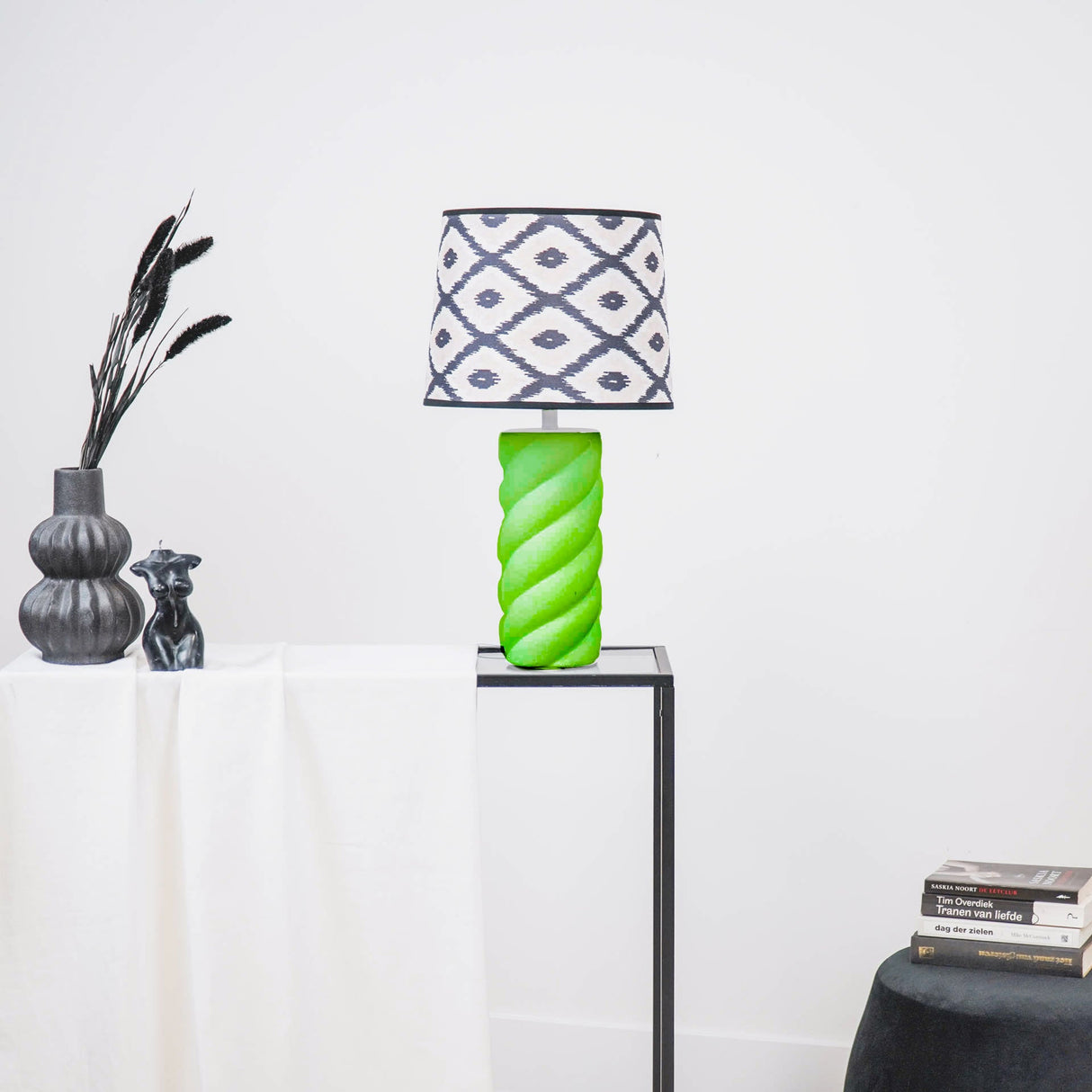 Table lamp - Twisted bacon - Ceramic - Fluorescent green - E27 - 12x12x28cm