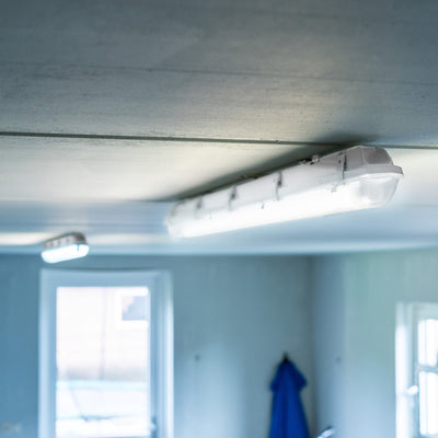 Feuchtigkeitsbeständige LED-Leuchte mit Mikrowellensensor, 150 cm – 3100 Lumen – 20 W – Kaltweiß 4000 K – Schutzart IP65 – 6 Stück
