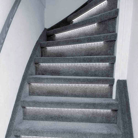 Kit d’éclairage LED pour escalier - 2100 lumens - 2.5W - Blanc froid 4000K - 15 marches x 80cm - Variable - IP20 - 15 pièces