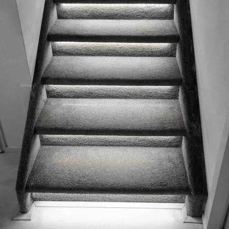 Kit d’éclairage LED pour escalier - 2100 lumens - 2.5W - Blanc froid 4000K - 15 marches x 80cm - Variable - IP20 - 15 pièces