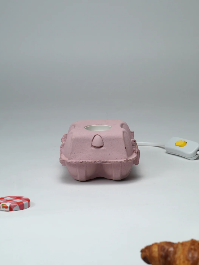 EggboxLAMP Rosé van Egglamp met een kleurrijke uitstraling en unieke eierdoosvorm