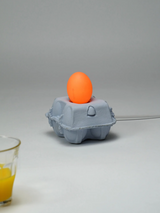 EggboxLAMP Sky LED lamp in grijs met oranje ei, perfect voor unieke verlichting