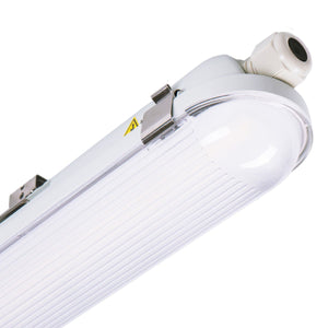LED Moisture-Resistant Fixture - 2650 Lumen - 15W - Cool White 4000K - IP65 - 60cm