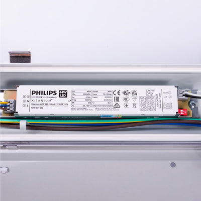 LED Moisture-Resistant Fixture - 2650 Lumen - 15W - Cool White 4000K - IP65 - 60cm