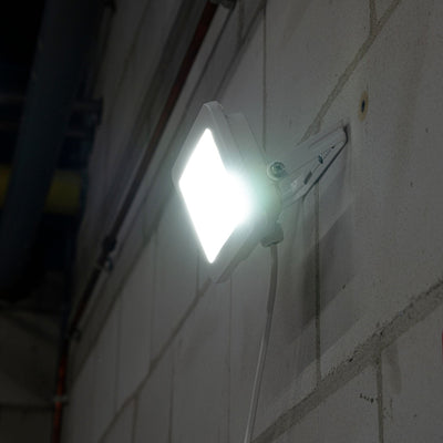 LED spotlight cool white 4000K - 30W 3300 lumens - IP65 waterproof - white