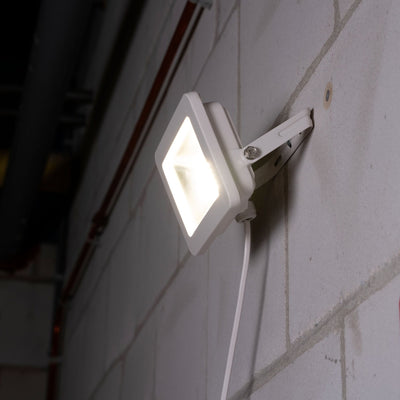 LED spotlight cool white 4000K - 30W 3300 lumens - IP65 waterproof - white