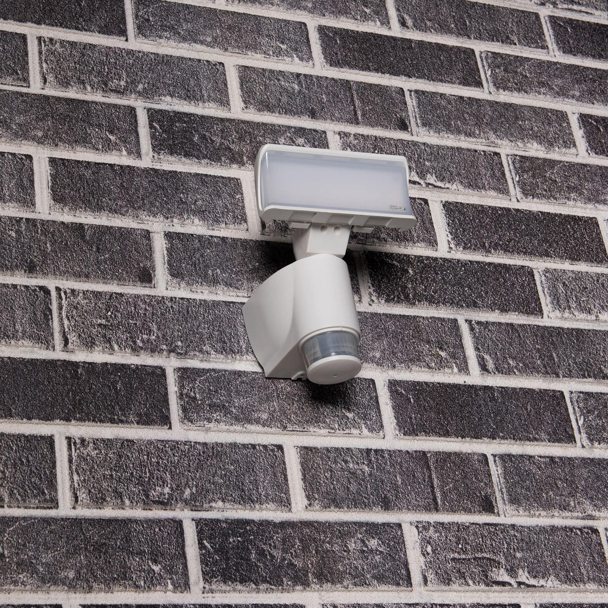 LED's Light LED Floodlight with Sensor - Automatic Motion Tracking - White