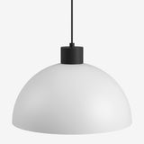 Hanglamp bowl LED van Studio Monton met een strak en modern ontwerp in wit en zwart