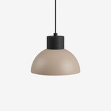 Hanglamp Desert Dawn van Studio Monton met een strakke, matte afwerking en zwart ophangsysteem