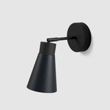 Studio Monton moderne wandlamp met verstelbare schaduw in matzwart en donkerblauw voor stijlvolle verlichting