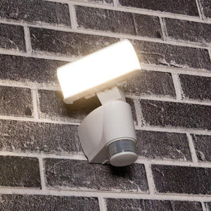 LED-Wandleuchte, 1100 Lumen, 18 W, kaltweiß (4000 K), mit Bewegungsmelder und Körpererkennung, Schutzart IP44, weiß