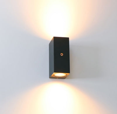 Lampa ścienna LED z czujnikiem światła dziennego, 2 × GU10 – IP44 – czarna – góra i dół