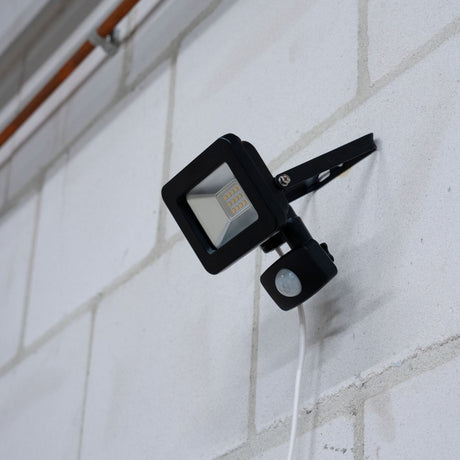 LED schijnwerper koelwit 4000K met bewegingssensor - 10W 1100 lumen - IP44