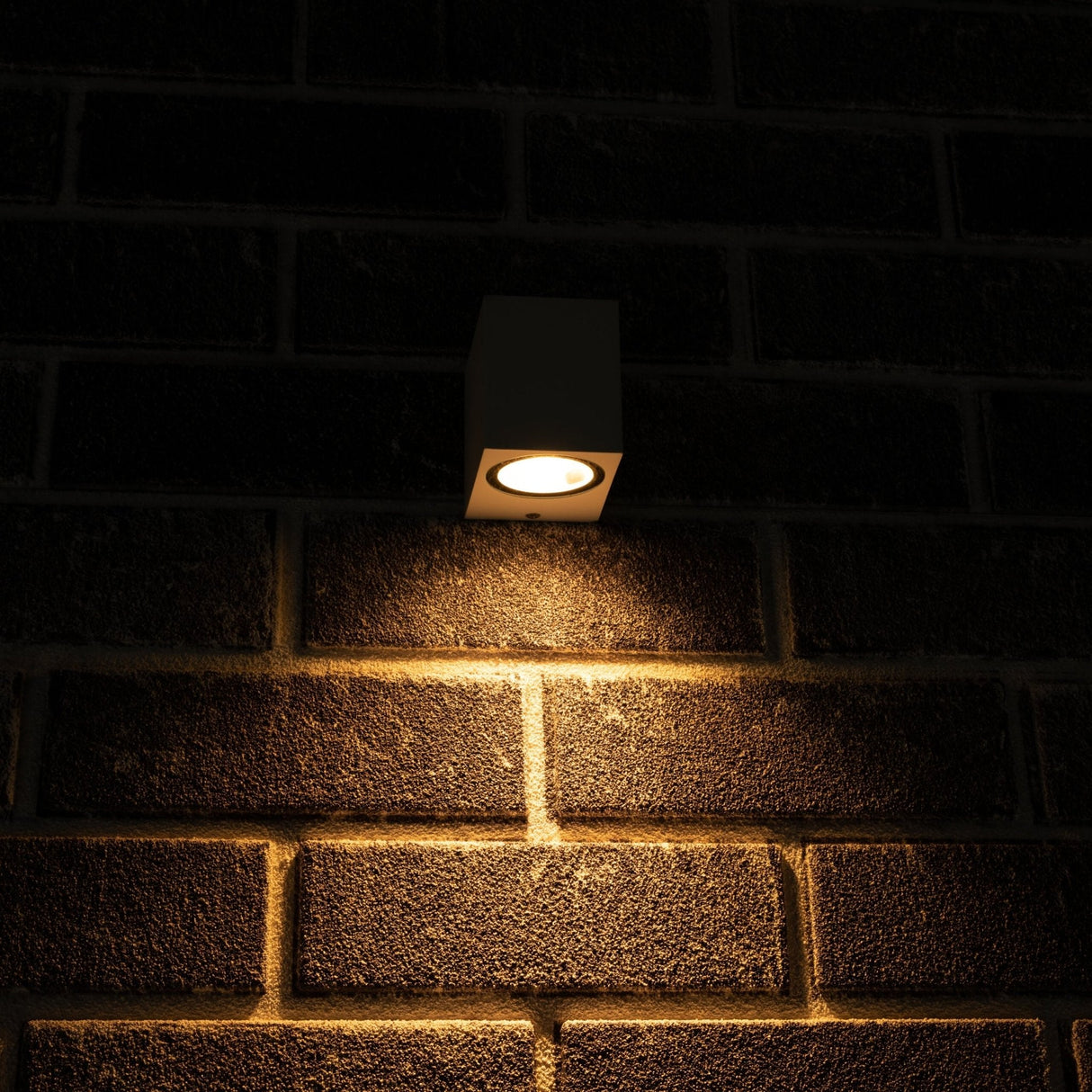 NØRD Down - LED's Light LED Wandleuchte für den Außenbereich mit GU10-Fassung - Quadratisch - IP44 - Weiß - Modell Rome