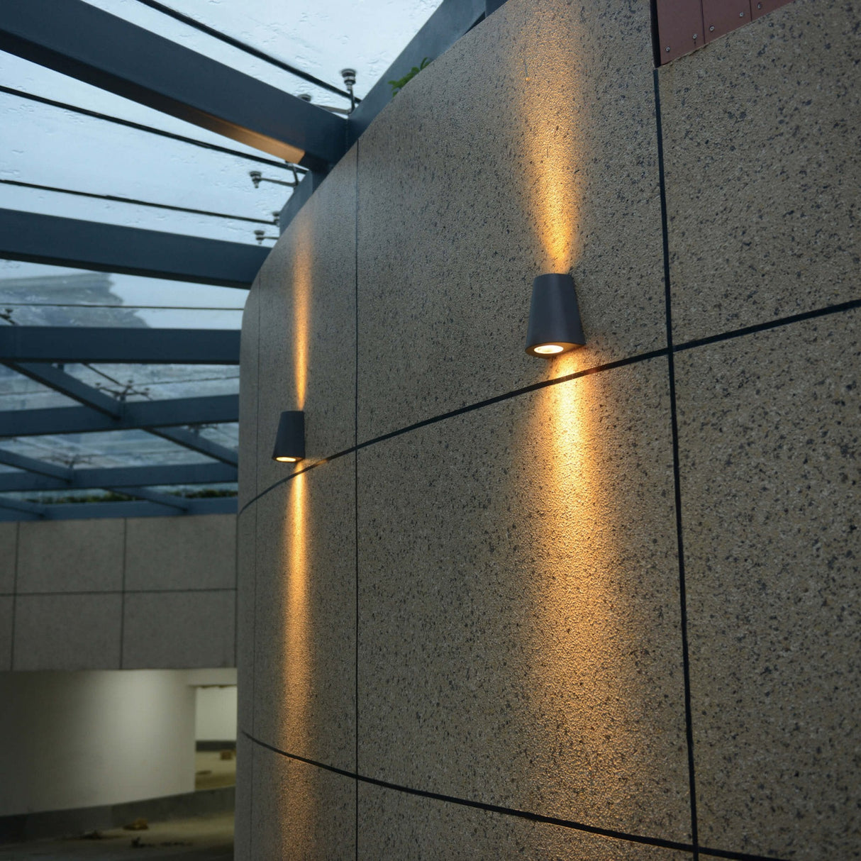 LED's Light LED Wandleuchte für den Außenbereich - Vase mit 2 Lichtpunkten - Modell Como - IP44 - Anthrazit