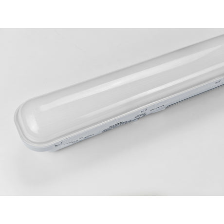 LED Feuchtraumleuchte Tri-Proof mit Notbeleuchtung - Abdeckung und Endkappe aus der Nähe