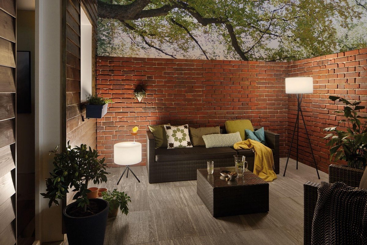 Moderne Designer-LED-Tischleuchte – wiederaufladbar &amp; kabellos – für den Innen- und Außenbereich geeignet – Weiß