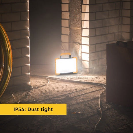Hybride LED Bouwlamp - 5500 Lumen - 18V Accu + 230V - Dimbaar - IP54 IK08 - Inclusief Adapters - 47W