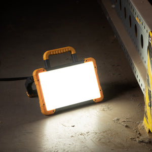 LED-Arbeitsleuchte, 3200 Lumen, 30 W, Kaltweiß (5000 K), Sockel, Schutzart IP54, IK08, 5 m Kabel