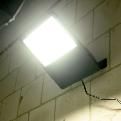 LED-Flutlicht 32000 Lumen - 200 W - Kaltweiß 4000 K - IP66 wasserdicht - IK07 stoßfest
