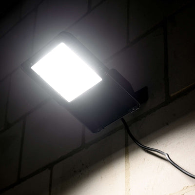 50-W-LED-Flutlicht PRO – 7750 Lumen – Kaltweiß (4000 K) – Schutzart IP66/IK08 – Neigbar – Schwarz