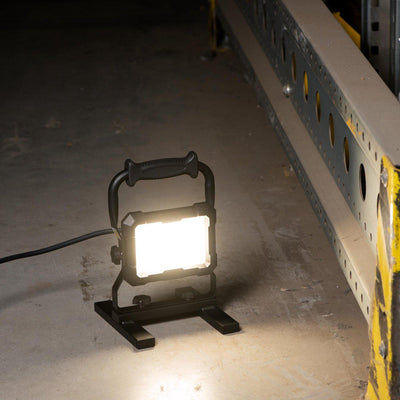 Profesjonalna lampa budowlana LED's Work LED 2850 – przetestowana w trudnych warunkach – przewód 5 m – 30 W – IP65