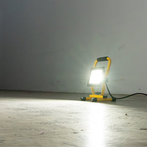 LED-Arbeitsleuchte 2550 Lumen – 30 W – Kaltweiß 4000 K – Faltbar – Schutzart IP54 – Baustellenleuchte