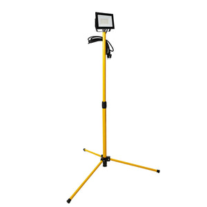 LED-Arbeitsleuchte mit Stativ, 4250 Lumen, 50 W, Kaltweiß (4000 K), Schutzart IP54, verstellbar bis 120 cm