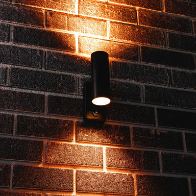 LED-Wandleuchte mit Sensor, 2x GU10 – IP44 – Schwarz – Auf- und Abwärtsbewegung
