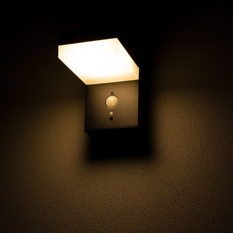 LED Solar Wandlamp 600 lumen - Warmwit 2700K - Bewegingssensor - IP44 - RVS - Vierkant - Zwart