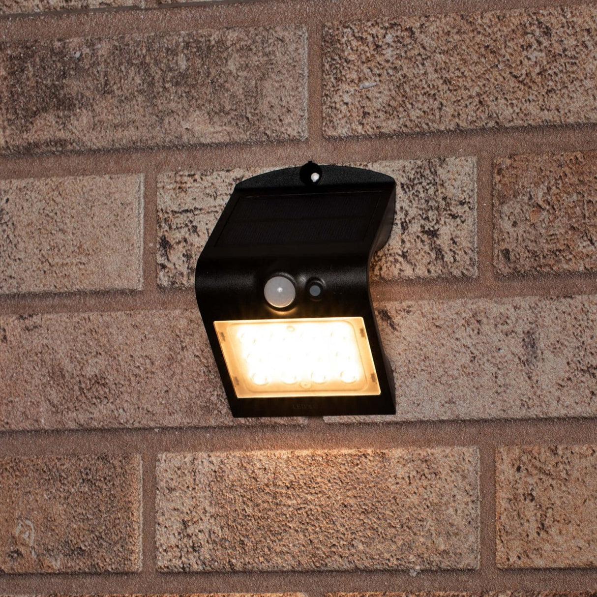 LED's Light Solar LED Buitenlamp met Bewegingssensor 220 - 3 lichtstanden - Automatisch aan/uit - Zwart