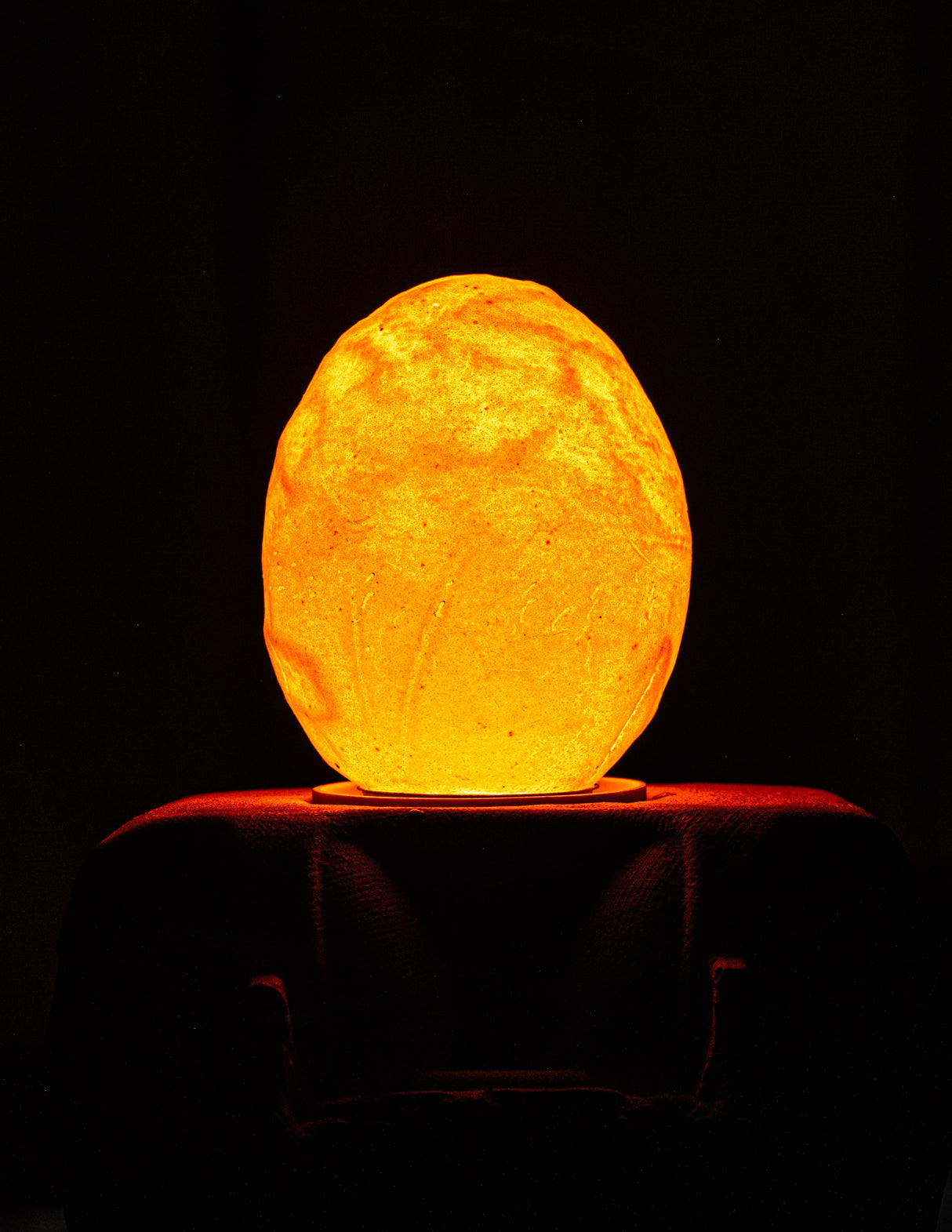 Special edition LED lamp in ovale vorm met warme oranje gloed voor sfeervolle verlichting
