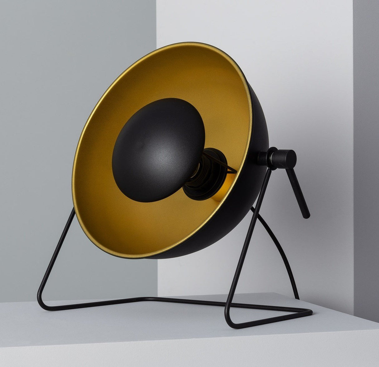 Tafellamp industrieel | modern design | buiten zwart - binnen goud | 30cm x 30cm - LEDPLANET.NL
