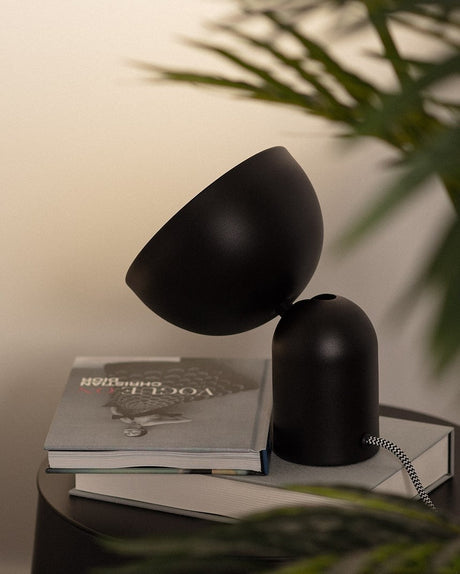 Industrielle Tischlampe | modernes Design | außen schwarz – innen weiß | 23 cm x 16 cm – LEDPLANET.NL